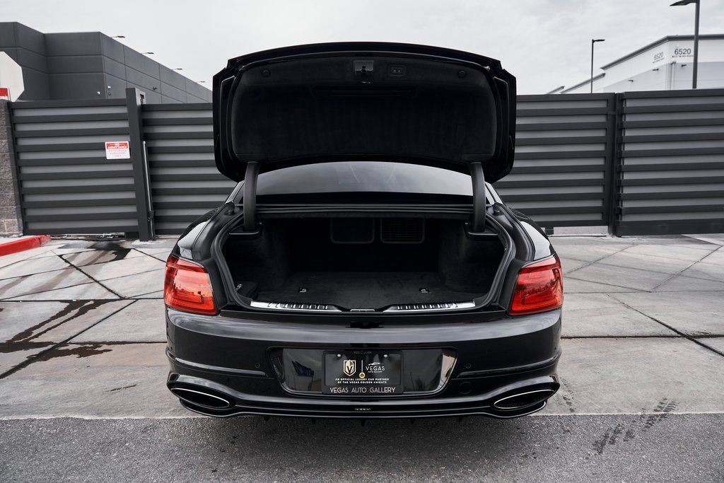 Used 2025 Bentley Flying Spur Plug-In Hybrid image 18