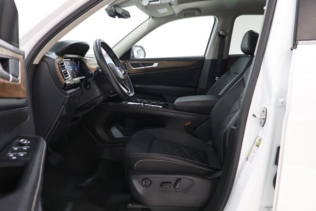 Used 2025 Volkswagen Atlas SE FWD image 17