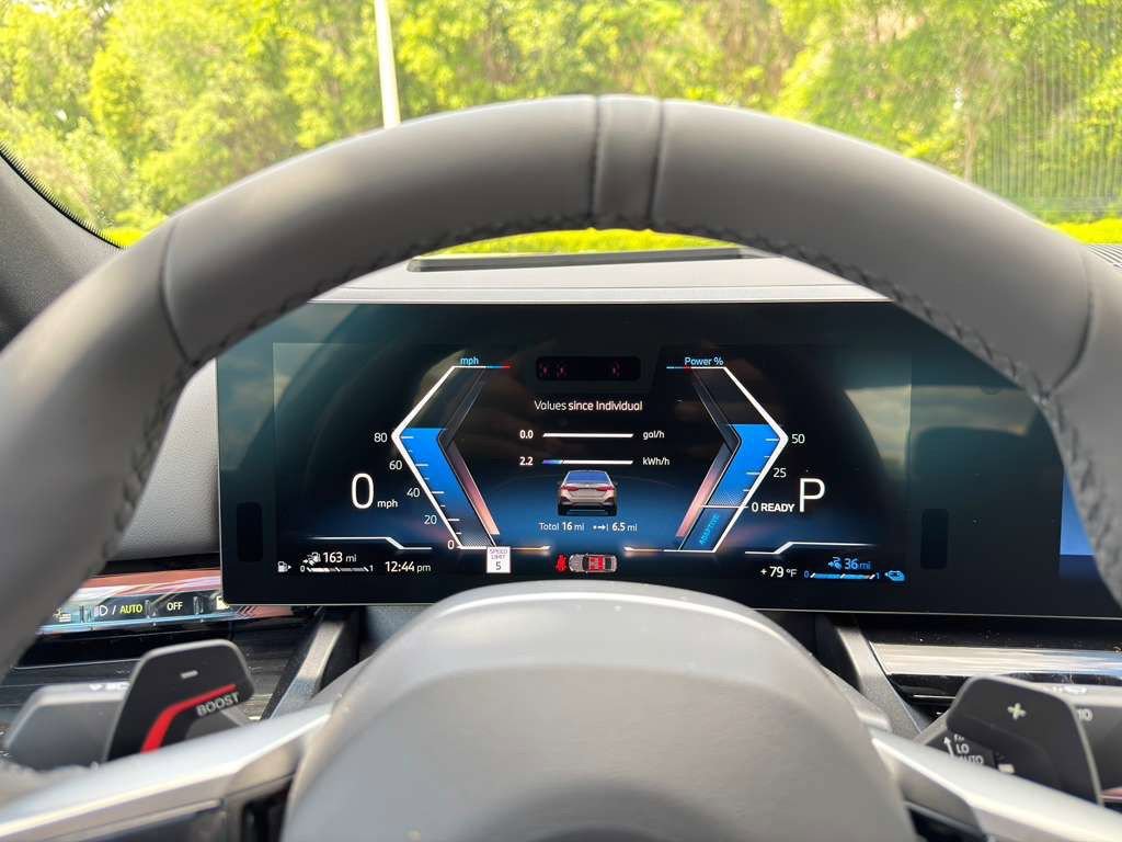 New 2026 BMW 550e xDrive AWD/4WD image 17