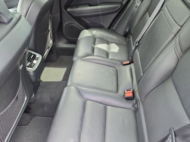 Used 2022 Volvo XC60 B5 Inscription image 10