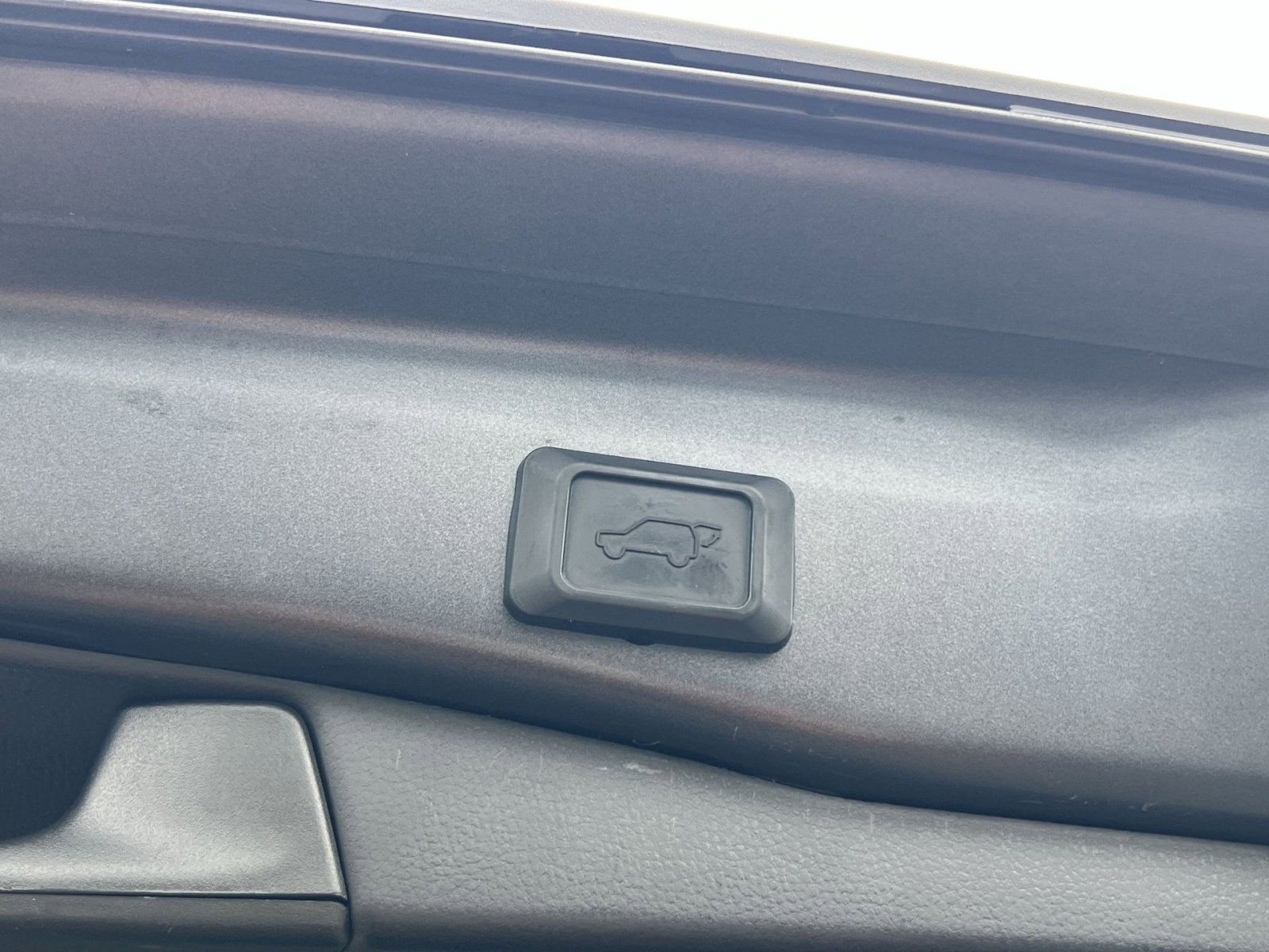 Used 2020 Toyota RAV4 XLE w/ Convenience Package AWD/4WD image 22