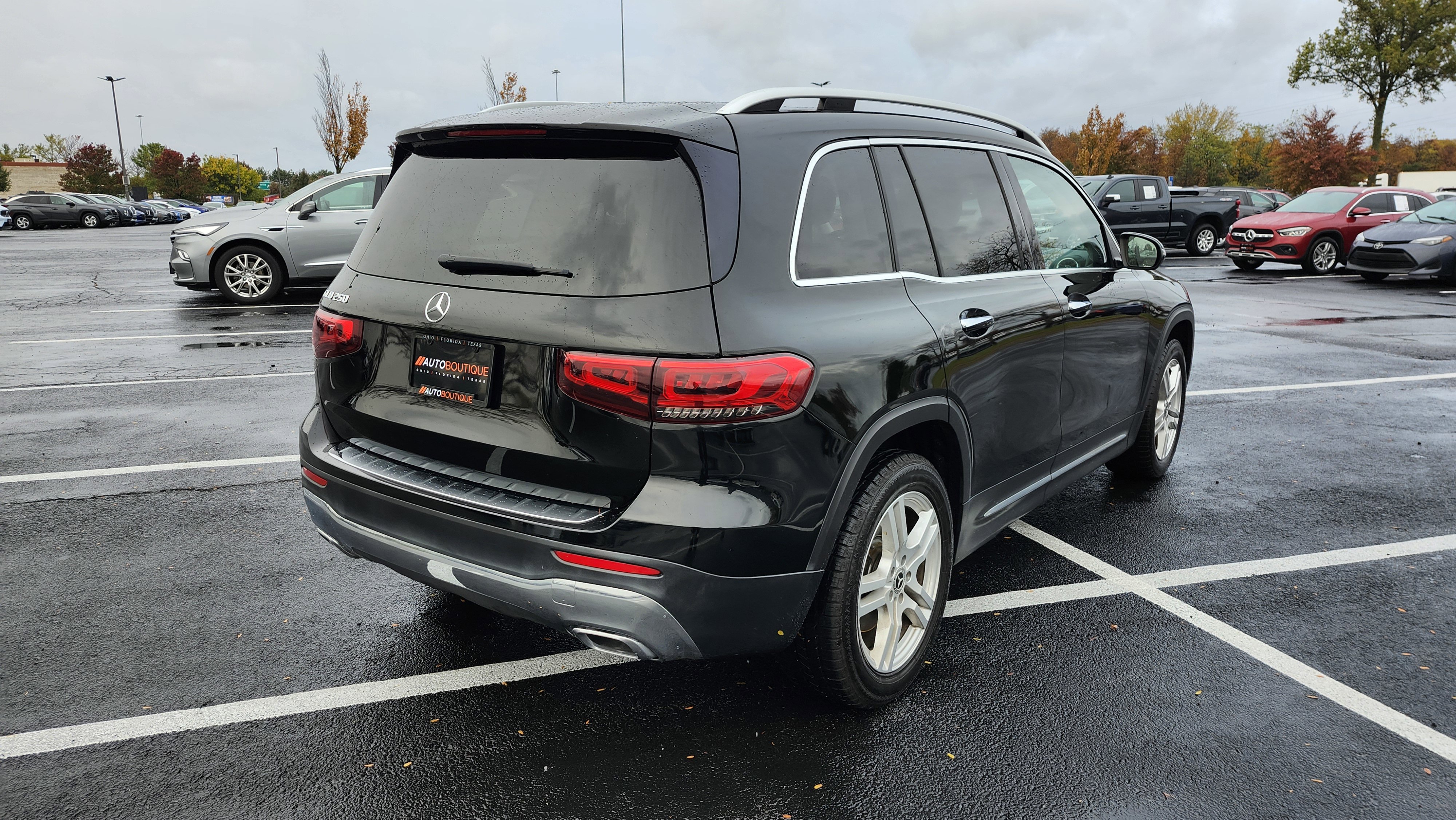 Used 2020 Mercedes-Benz GLB 250 w/ Premium Package image 11