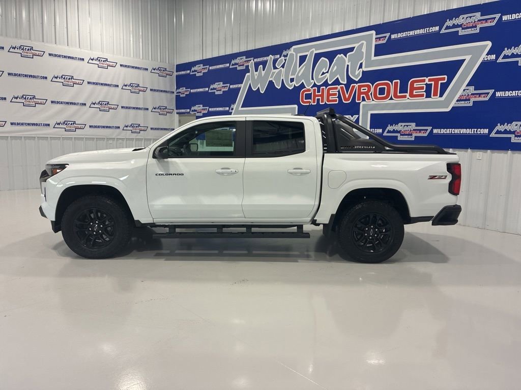 New 2025 Chevrolet Colorado Z71 w/ Midnight Edition AWD/4WD image 3