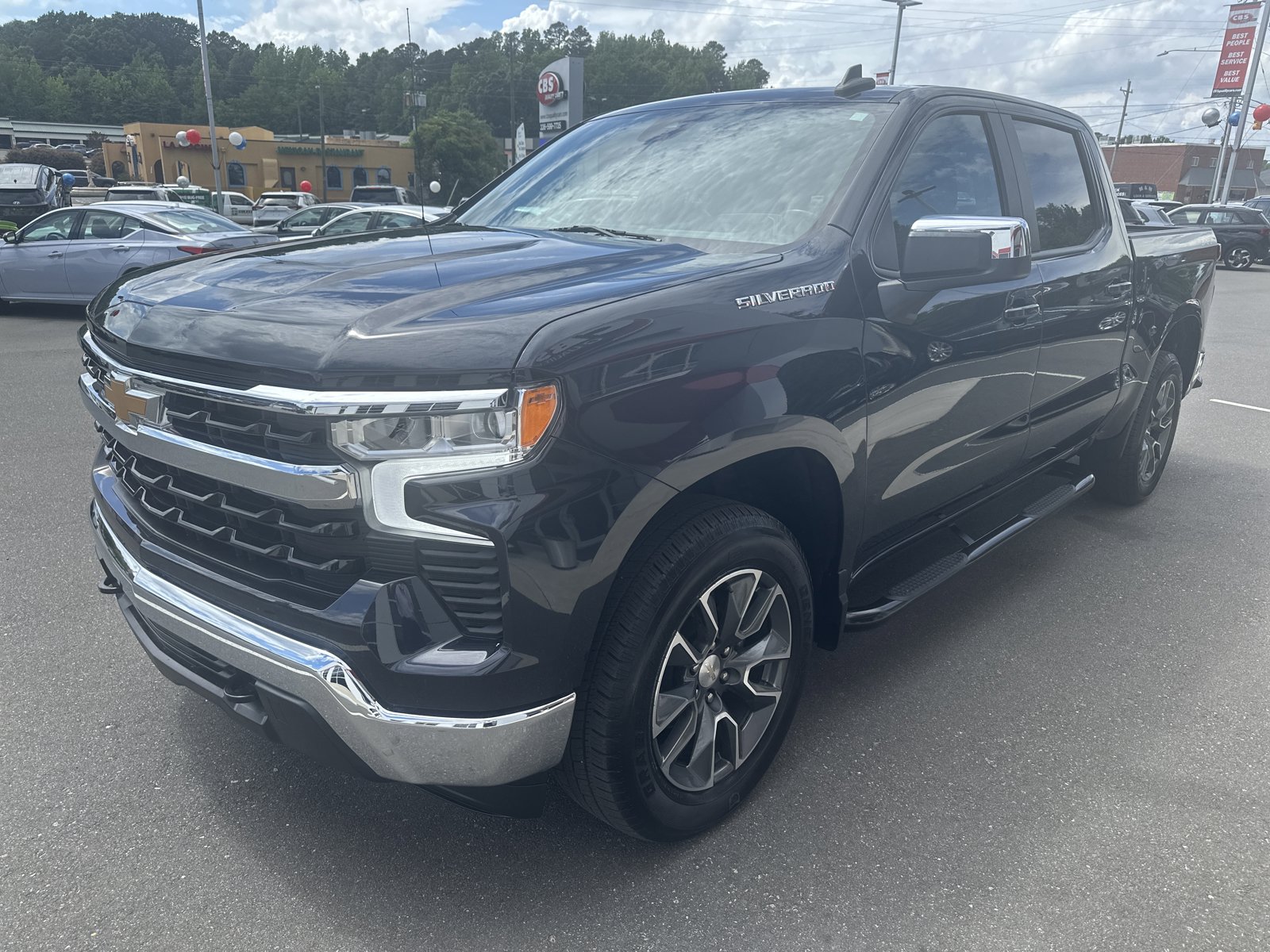 Used 2023 Chevrolet Silverado 1500 LT AWD/4WD image 4