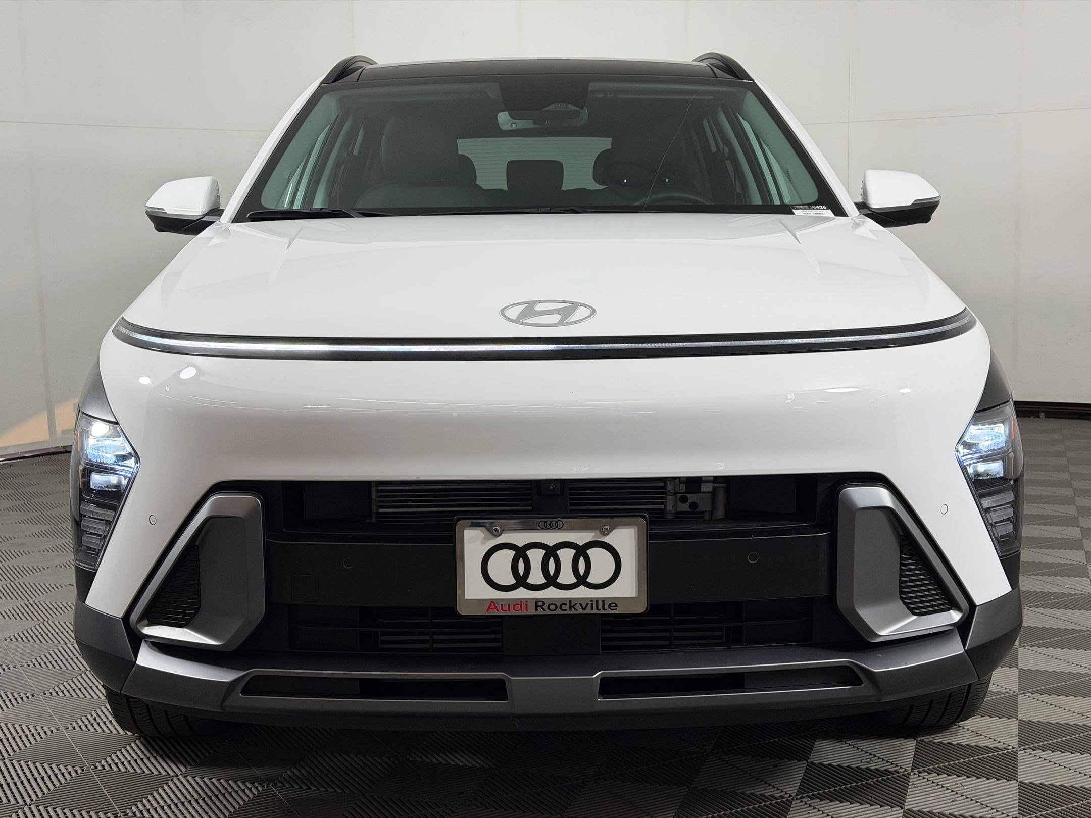 Used 2025 Hyundai Kona Limited AWD/4WD image 6
