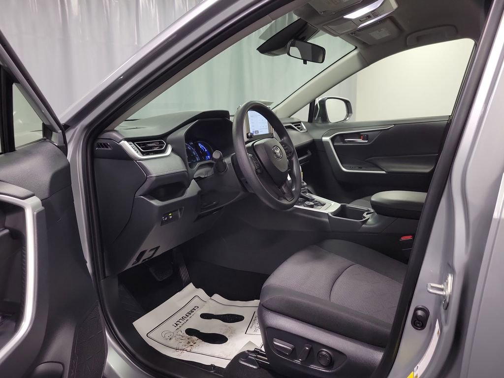 Used 2025 Toyota RAV4 XLE image 12