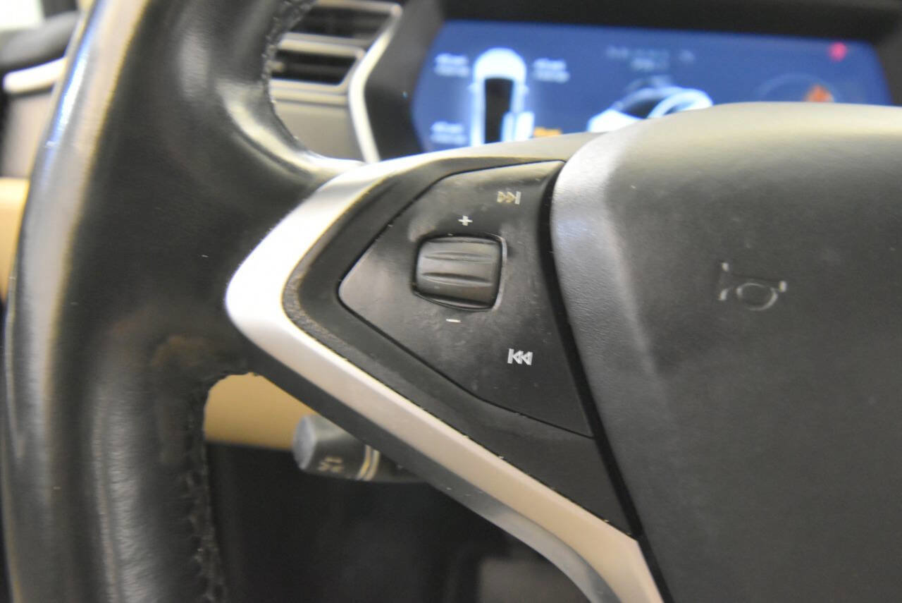 Used 2017 Tesla Model X 75D image 32