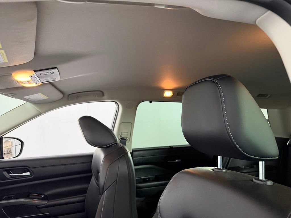 Used 2025 Nissan Pathfinder SL image 23