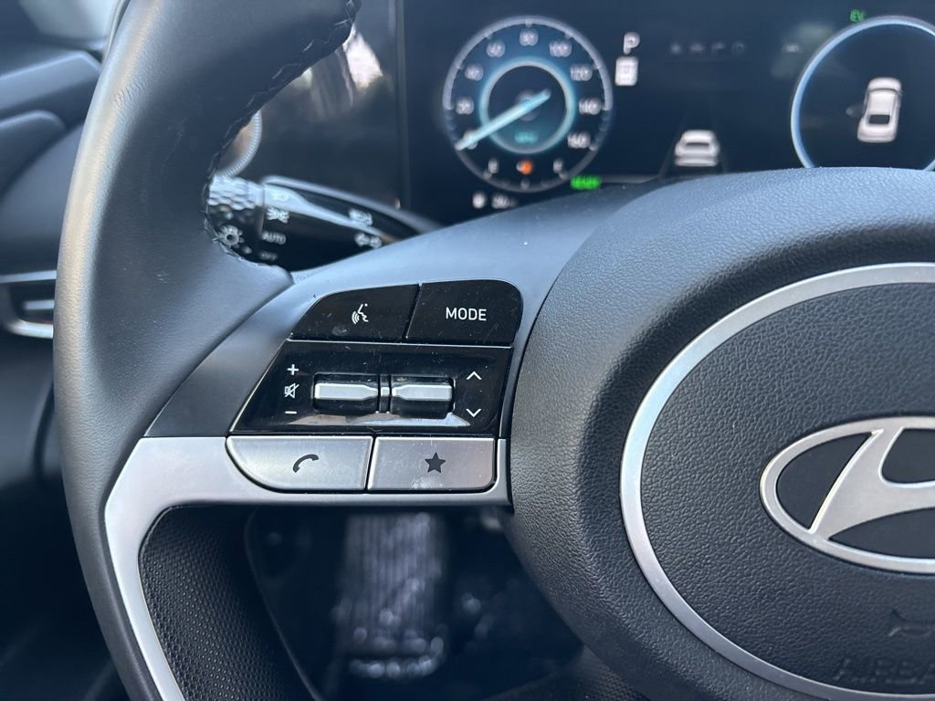 Used 2025 Hyundai Elantra Limited FWD image 18