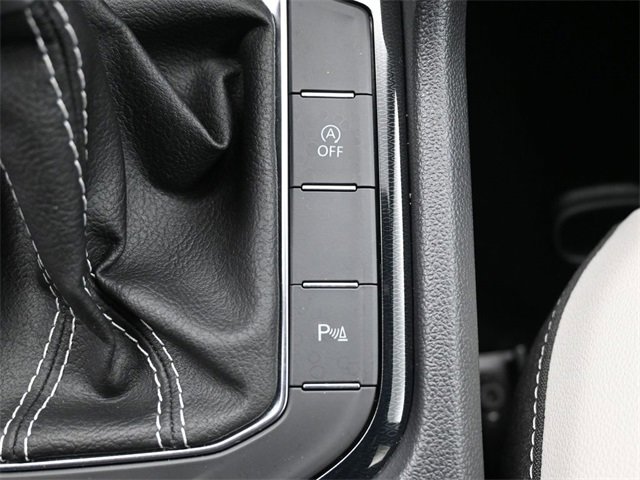 Certified 2025 Volkswagen Taos SE image 24