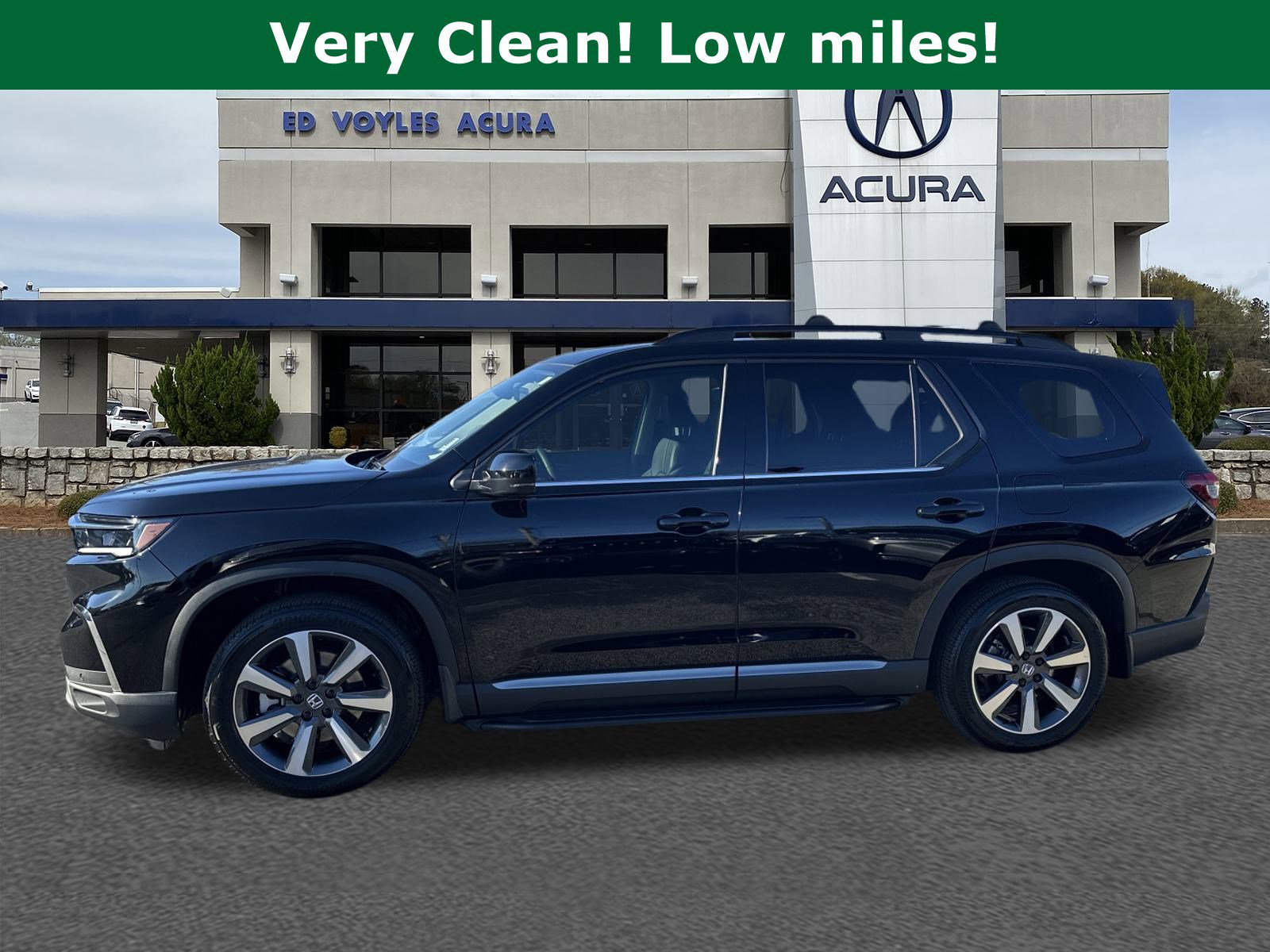 Used 2025 Honda Pilot Touring image 8