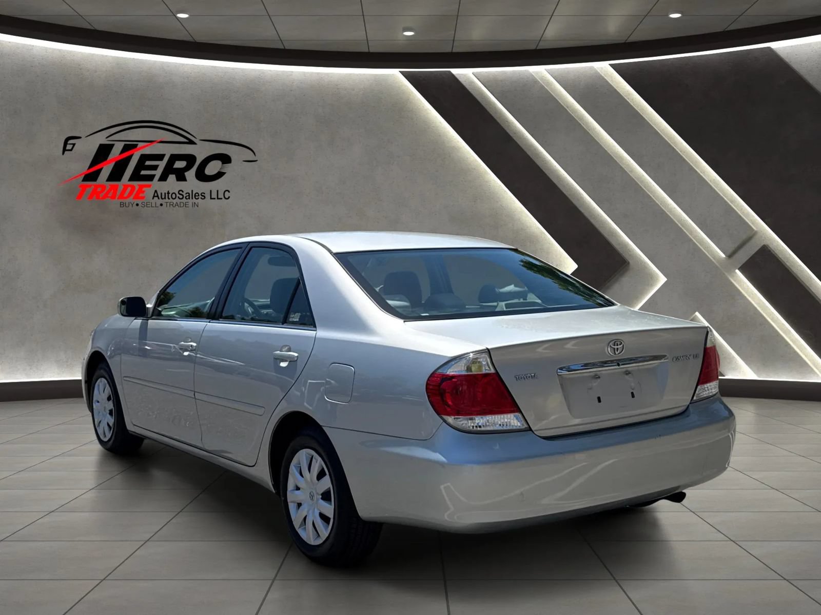 Used 2005 Toyota Camry LE FWD image 9
