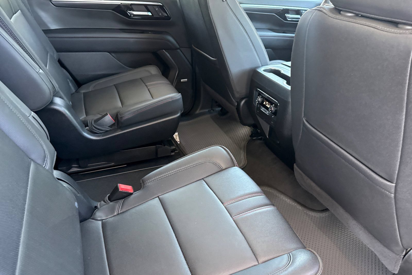 Used 2025 Chevrolet Tahoe RST w/ Comfort Package AWD/4WD image 25