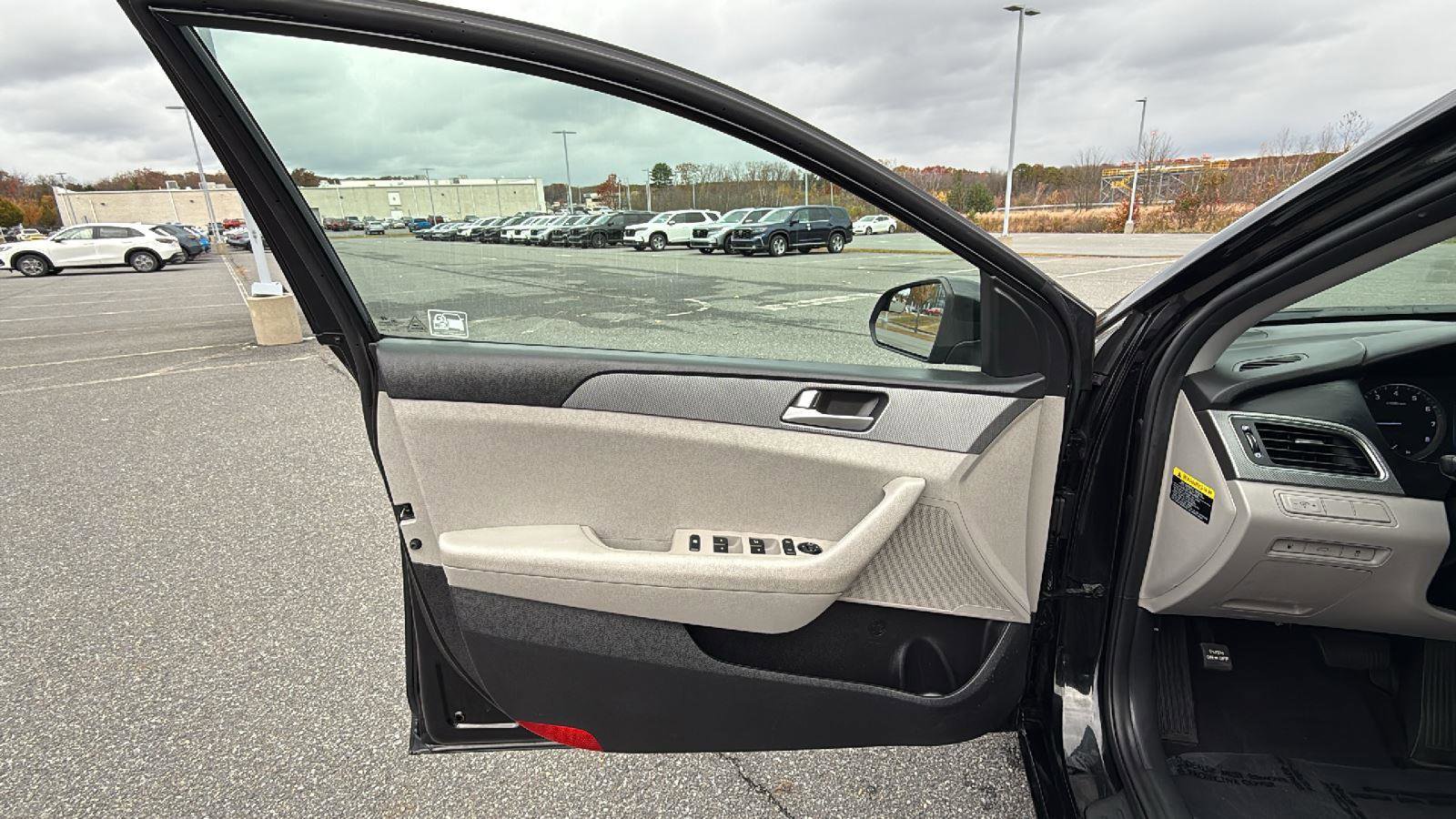 Used 2017 Hyundai Sonata SE image 23