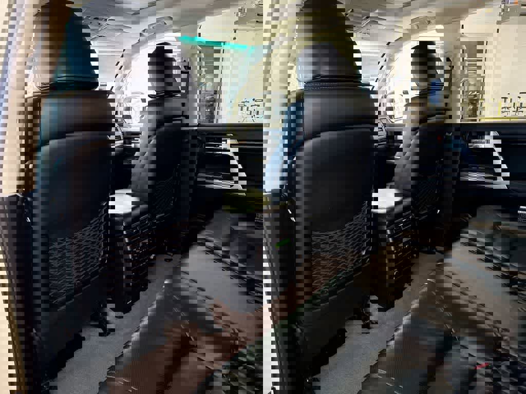 Used 2015 Toyota Land Cruiser image 20