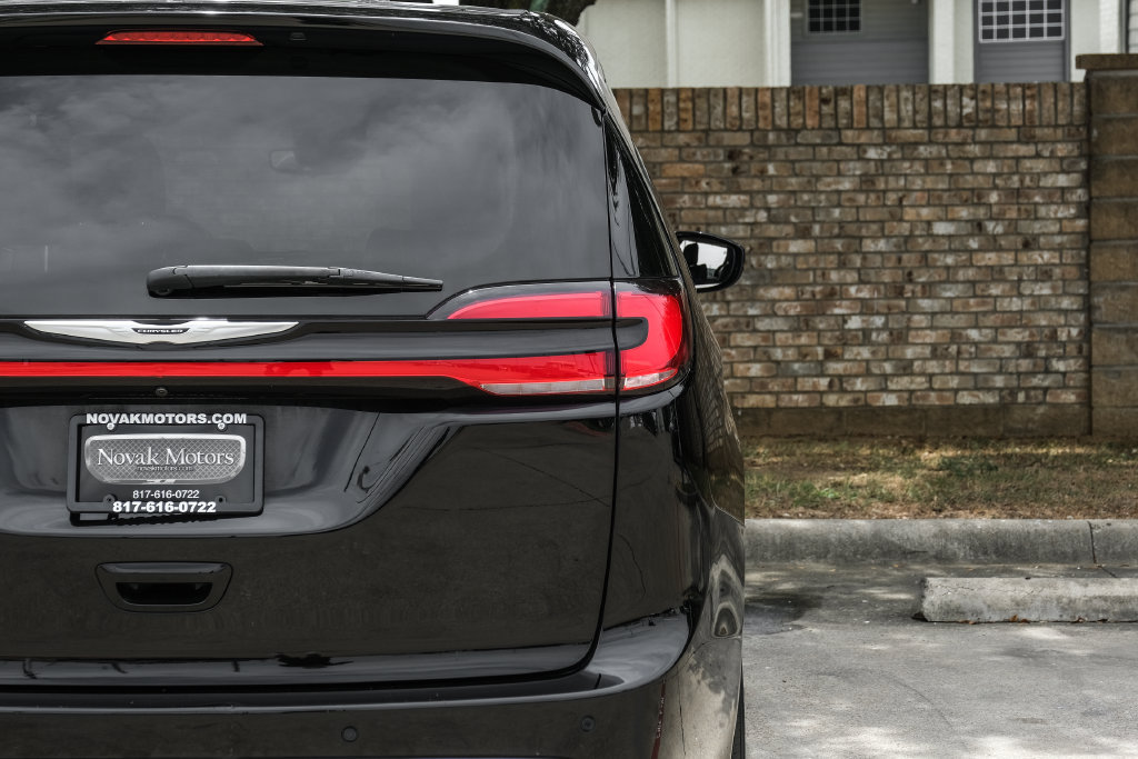 Used 2024 Chrysler Pacifica Touring-L FWD image 63