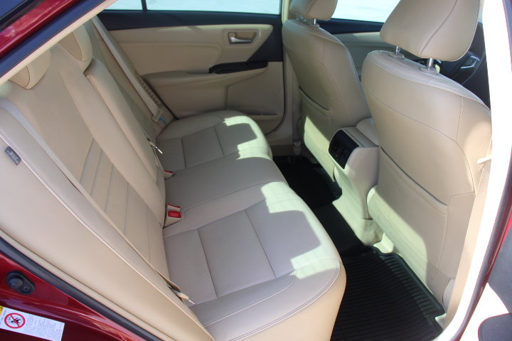 Used 2017 Toyota Camry XLE w/ Moonroof Package FWD image 17