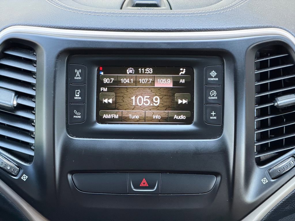 Used 2017 Jeep Cherokee Latitude image 21