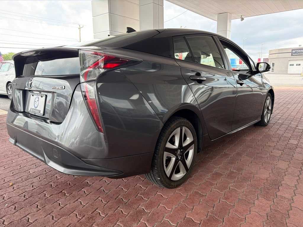 Used 2016 Toyota Prius Three Touring FWD image 9