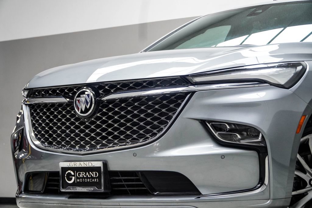 Used 2023 Buick Enclave Avenir w/ Avenir Technology Package AWD/4WD image 2