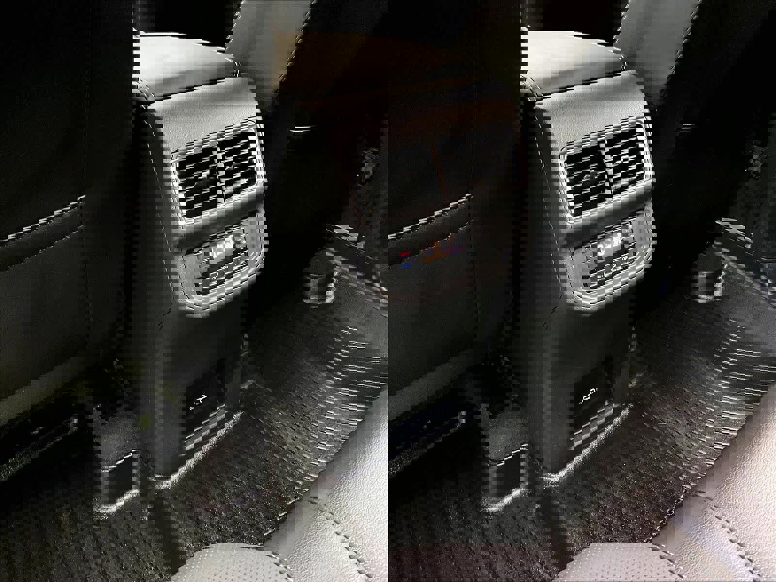 Used 2024 Volkswagen Atlas SE image 38