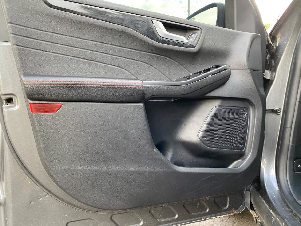 Used 2025 Ford Escape ST-Line w/ Equipment Group 301A FWD image 24