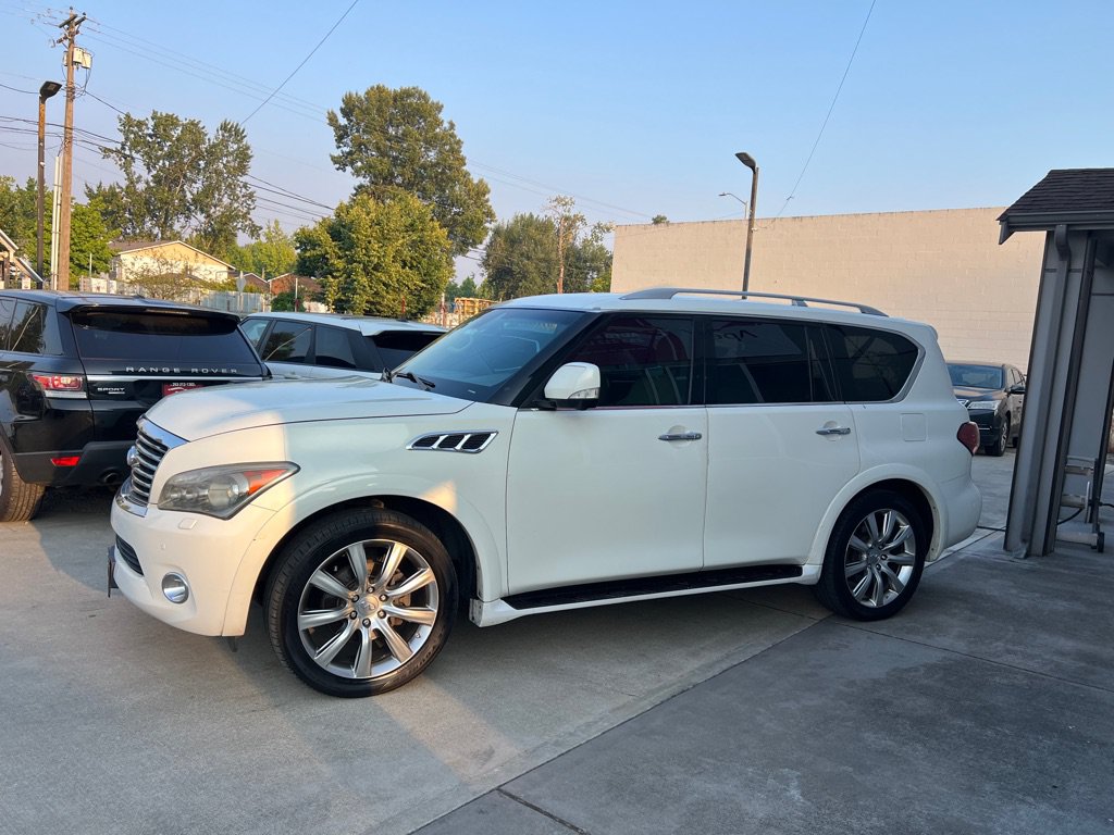 Used 2012 INFINITI QX56 4WD w/ Deluxe Touring Pkg image 4