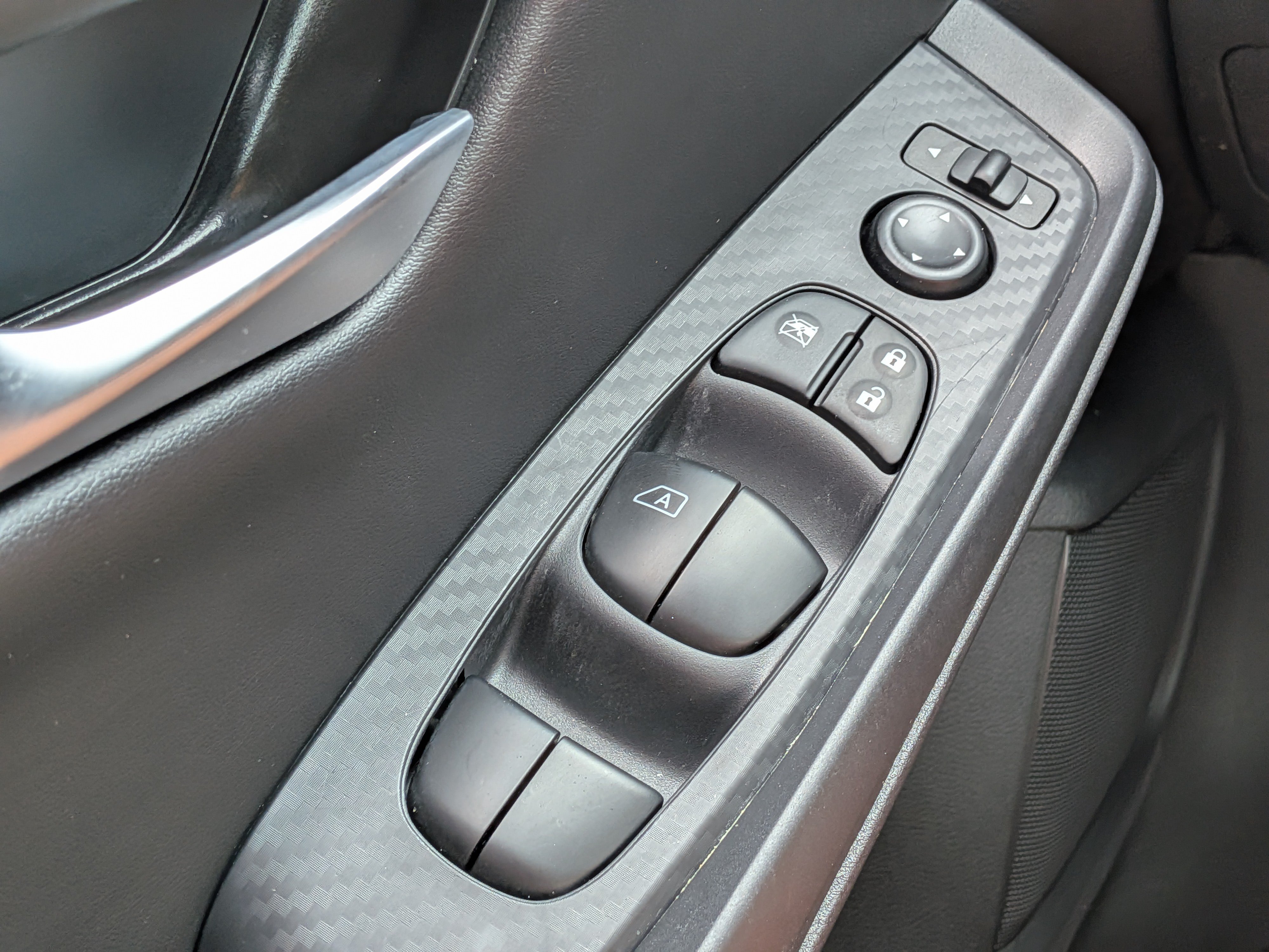 Used 2025 Nissan Sentra SV FWD image 23