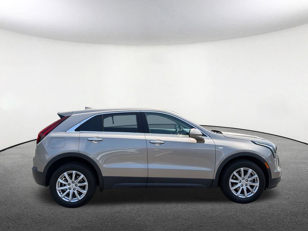Certified 2022 Cadillac XT4 Luxury w/ Driver Awareness Package FWD image 22