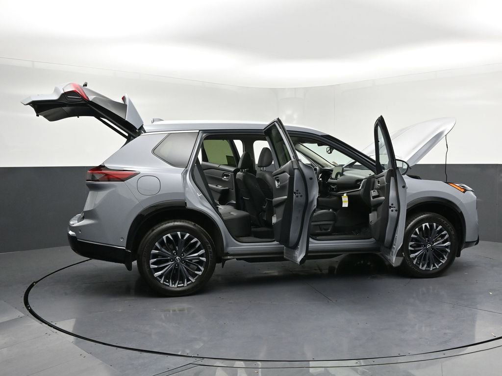 Certified 2025 Nissan Rogue Platinum w/ Tech Package image 37
