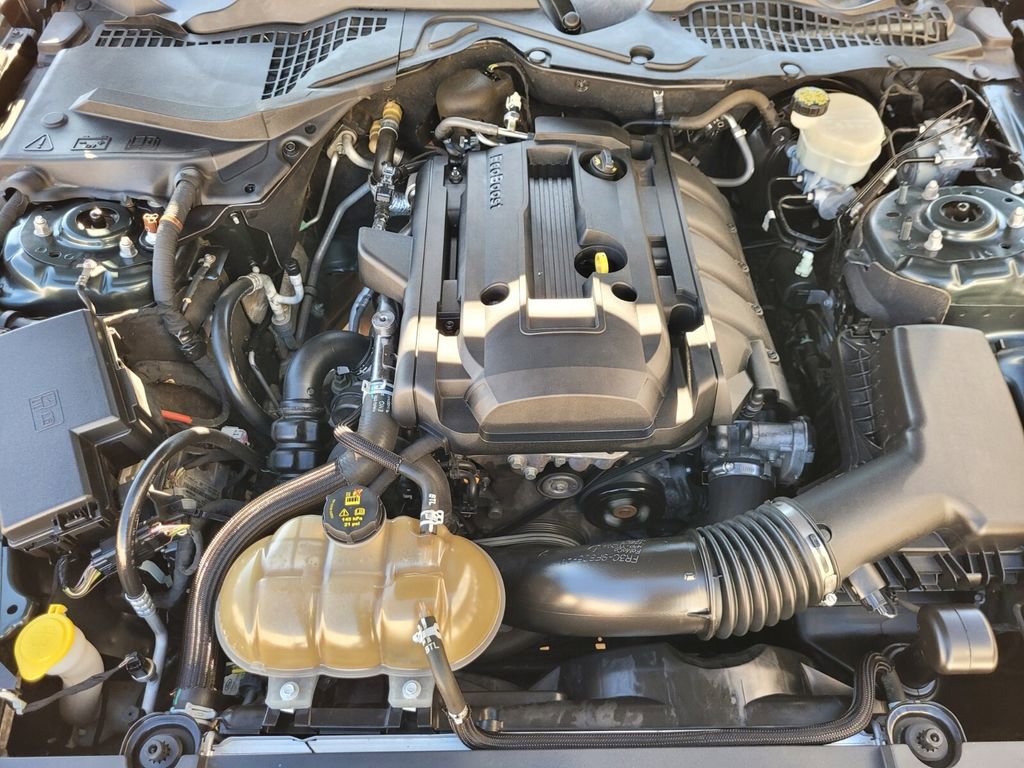 Used 2016 Ford Mustang Premium image 9