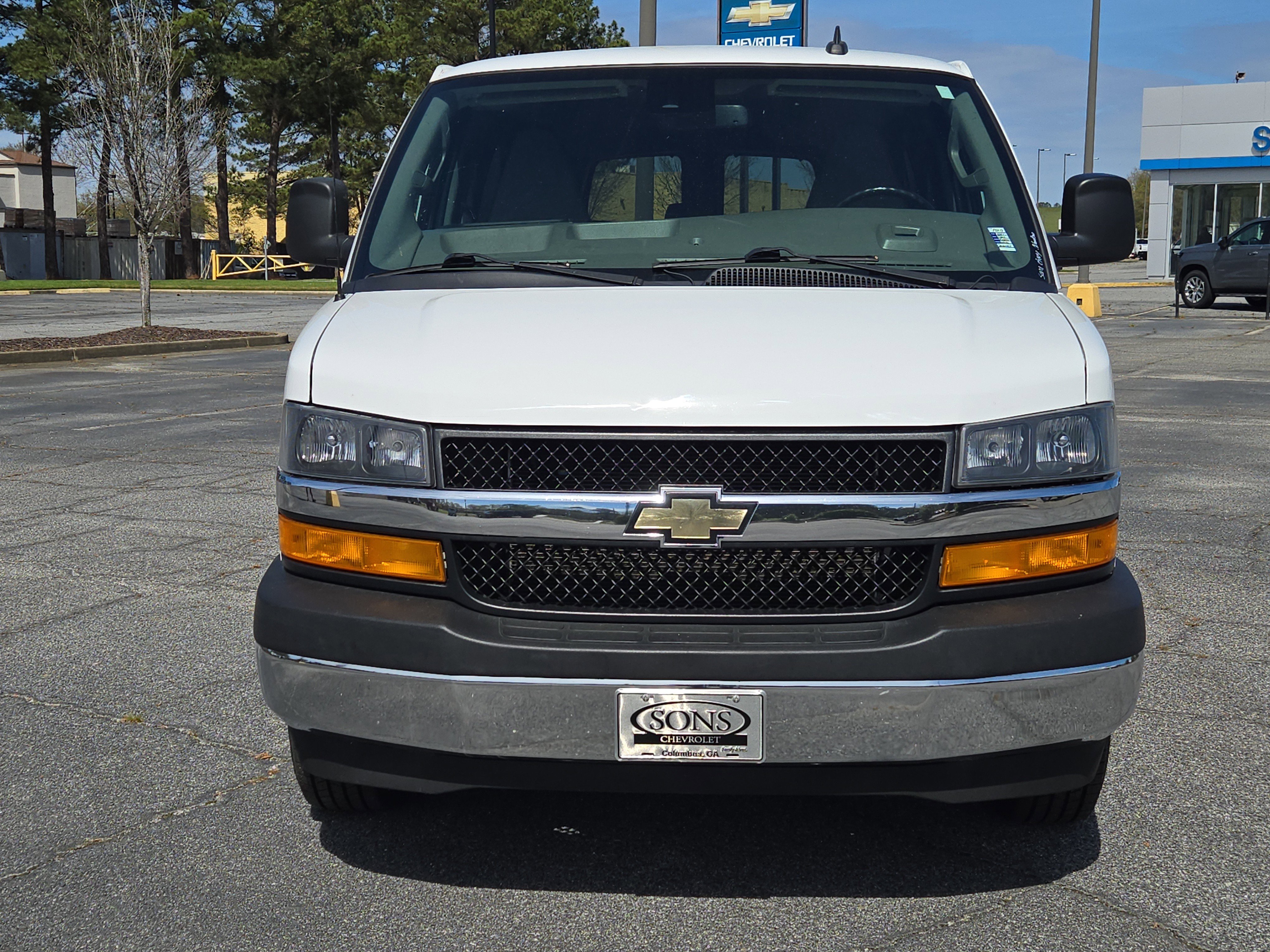 Used 2021 Chevrolet Express 3500 LT w/ LT Preferred Equipment Group RWD image 3
