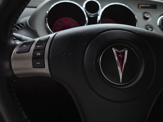 Used 2006 Pontiac Solstice Convertible w/ Premium Package RWD image 18