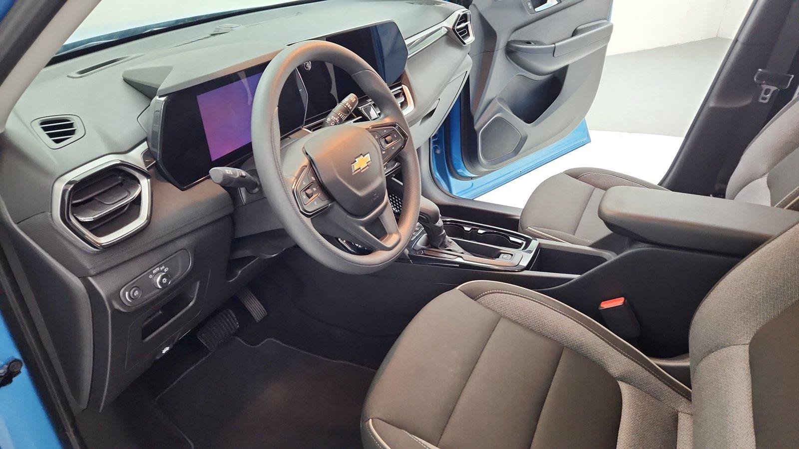 Used 2025 Chevrolet TrailBlazer LT FWD image 16