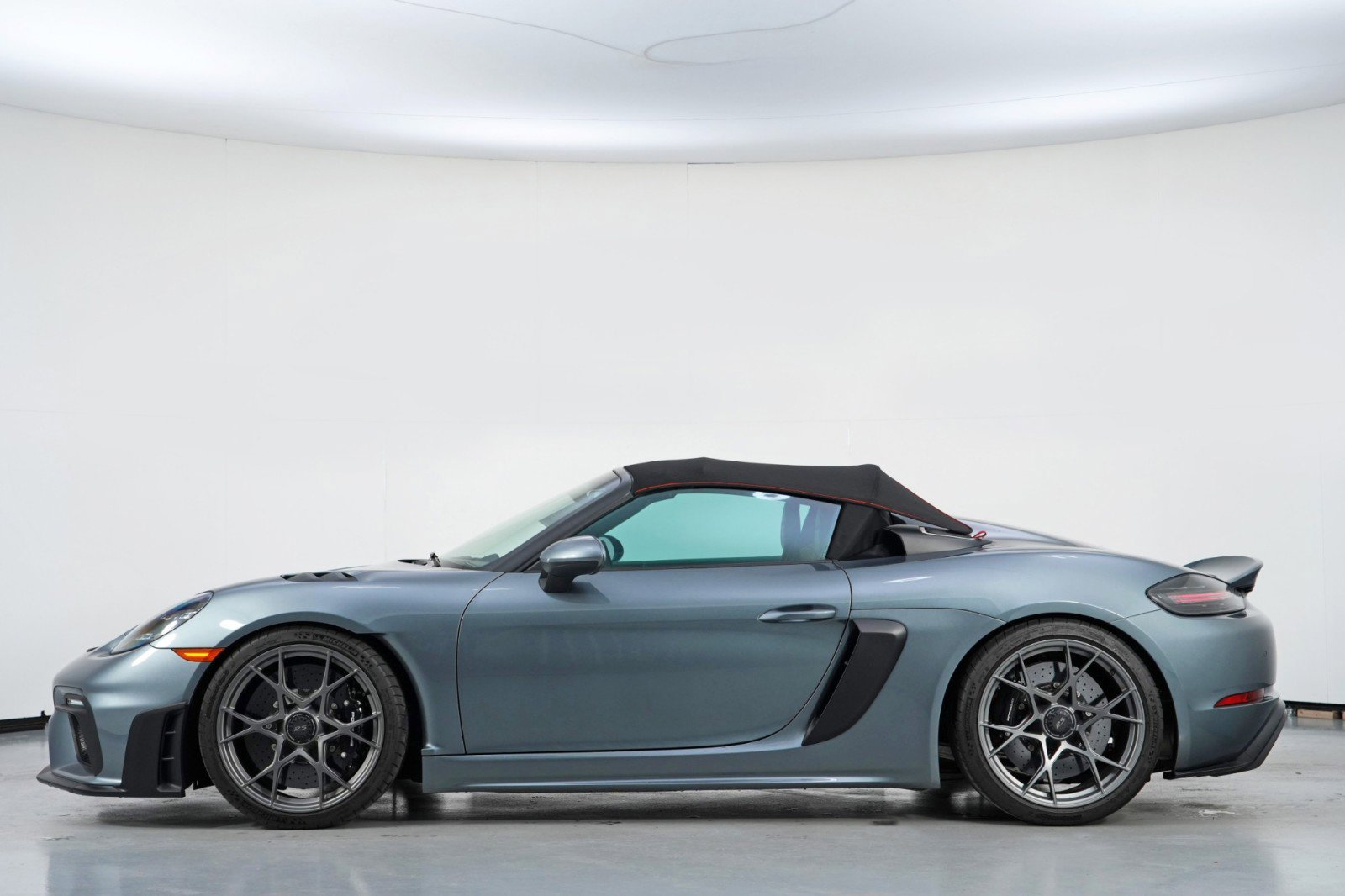 Used 2024 Porsche 718 Boxster Spyder RS w/ Light Design Package RWD image 9
