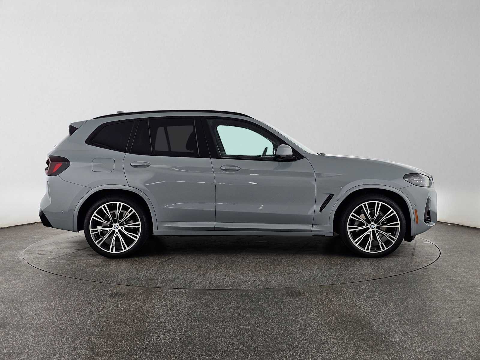 Used 2023 BMW X3 sDrive30i w/ M Sport Package RWD image 2