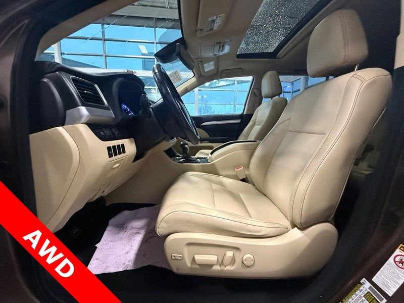 Used 2018 Toyota Highlander XLE w/ Protection Package #3 image 24