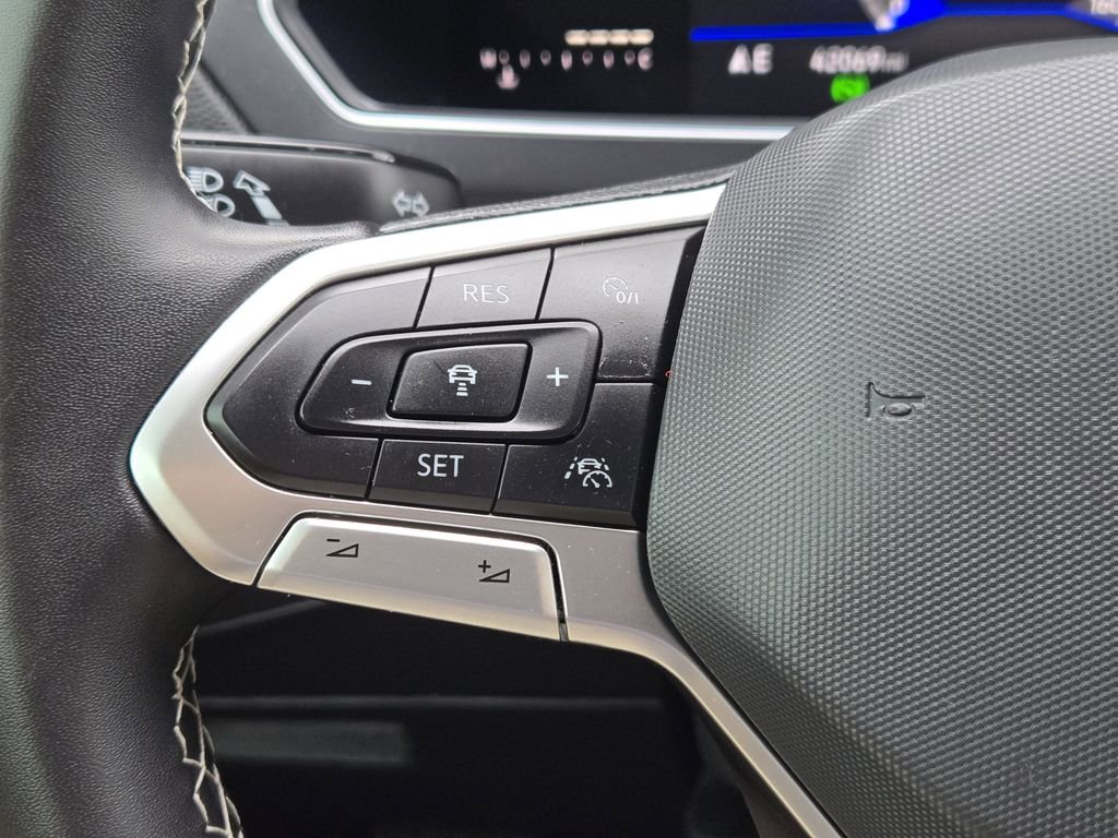 Used 2022 Volkswagen Tiguan SE w/ Panoramic Sunroof Package FWD image 29