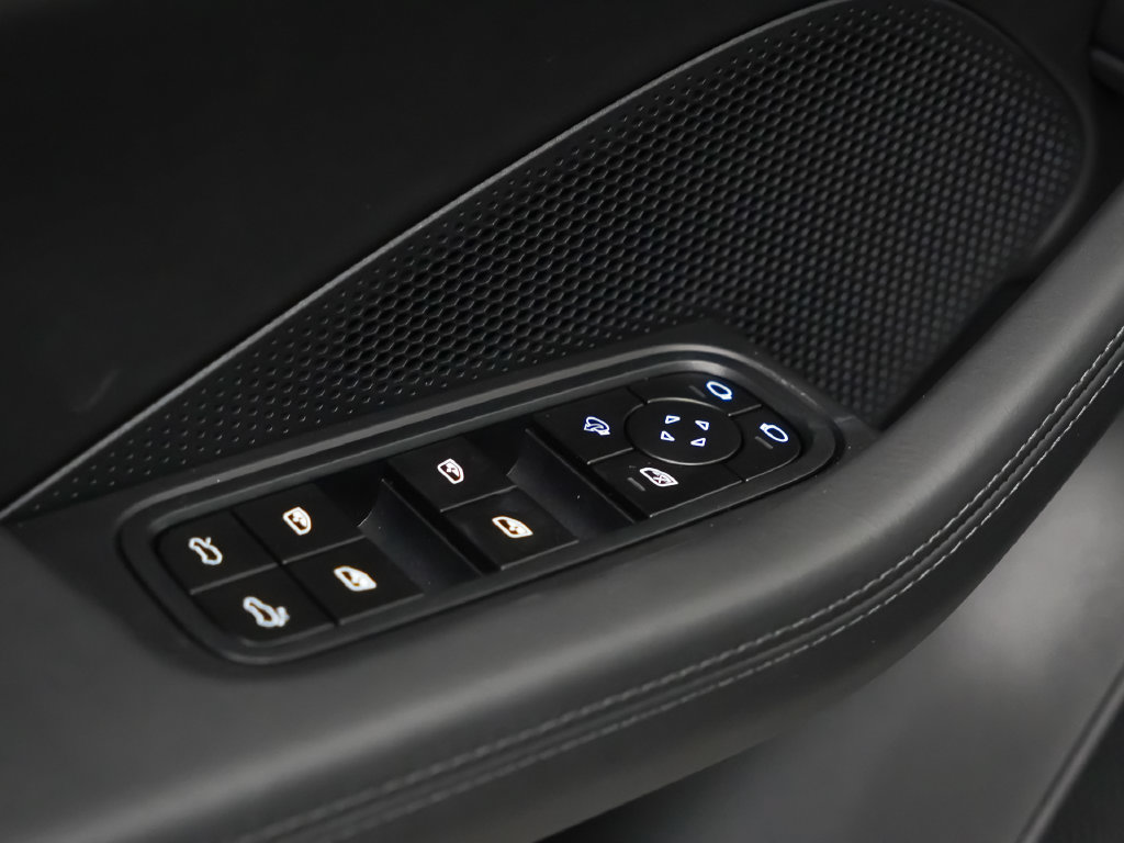 Certified 2026 Porsche Macan 4 Electric AWD/4WD image 22