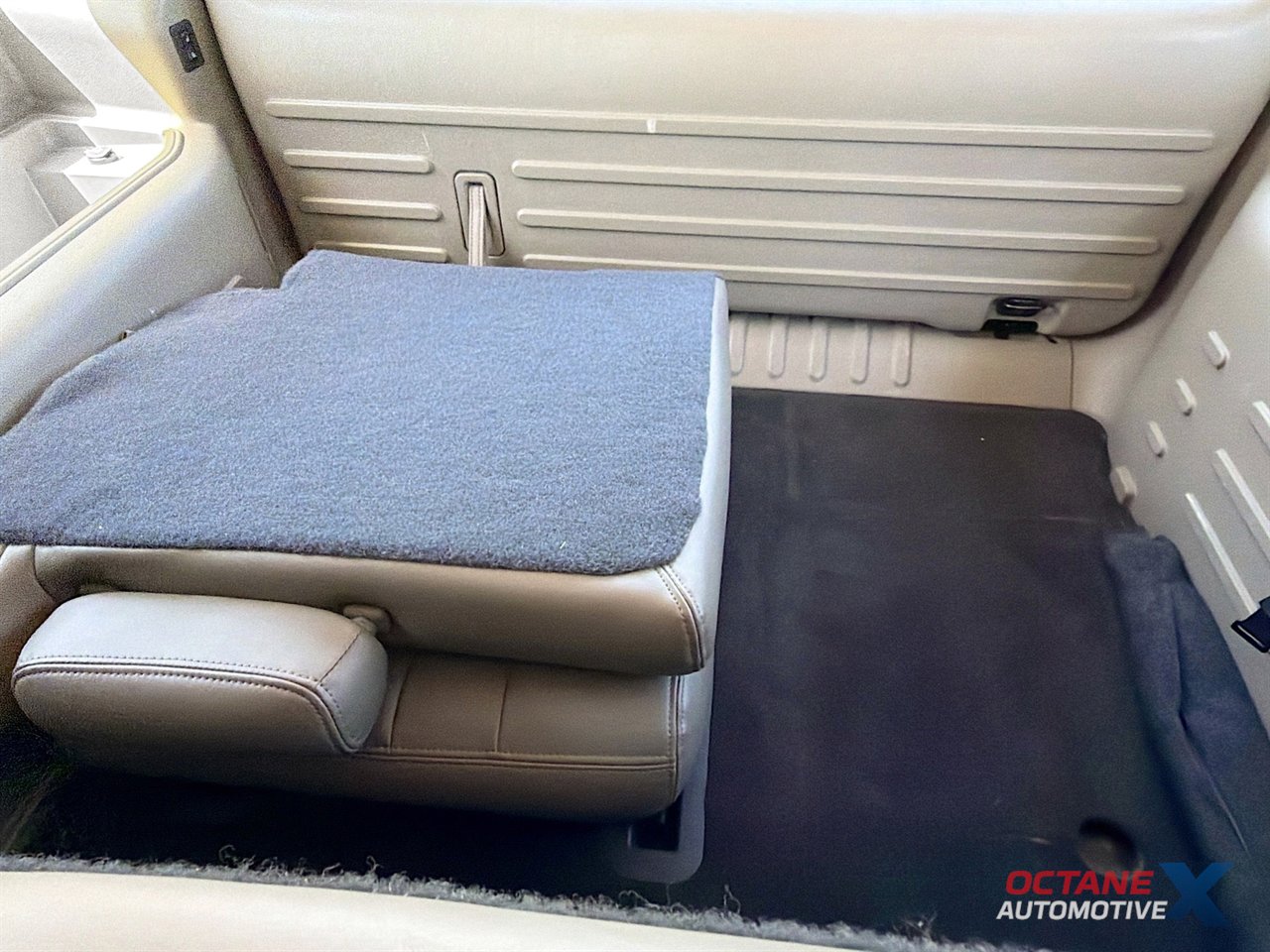 Used 2003 HUMMER H2 w/ Preferred Equipment Group image 26