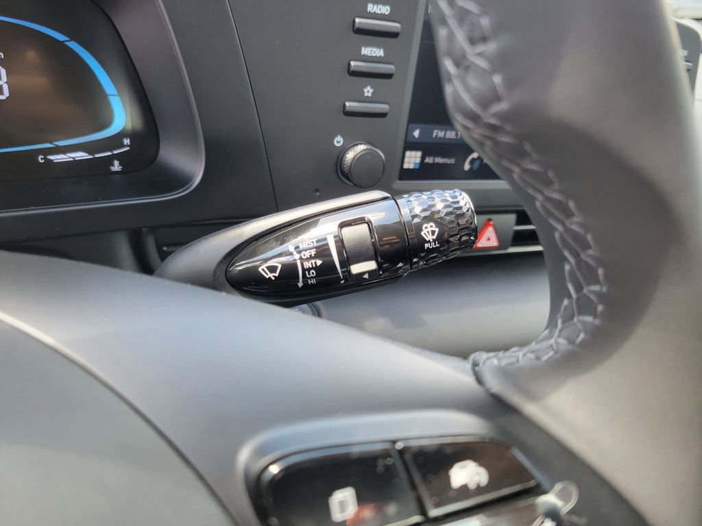 Certified 2025 Hyundai Elantra Sport image 17