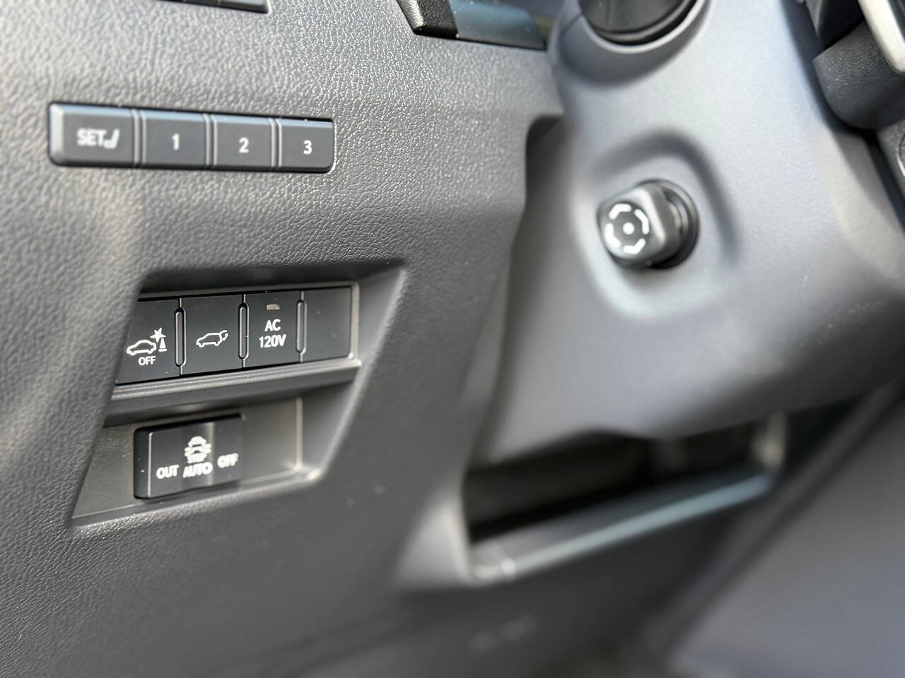 Used 2024 Lexus GX 550 w/ Cold Area Package AWD/4WD image 9
