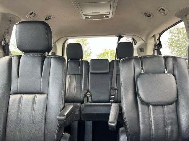 Used 2016 Chrysler Town & Country Touring FWD image 26