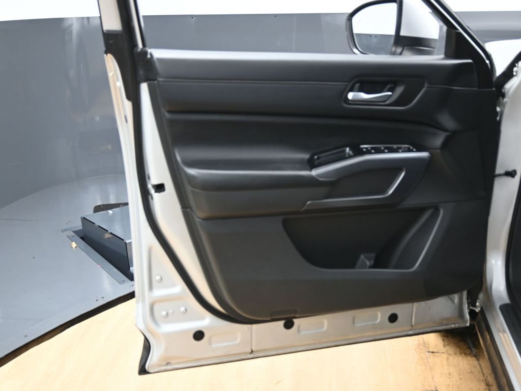 Used 2023 Nissan Pathfinder SL w/ Black Appearance Package image 43