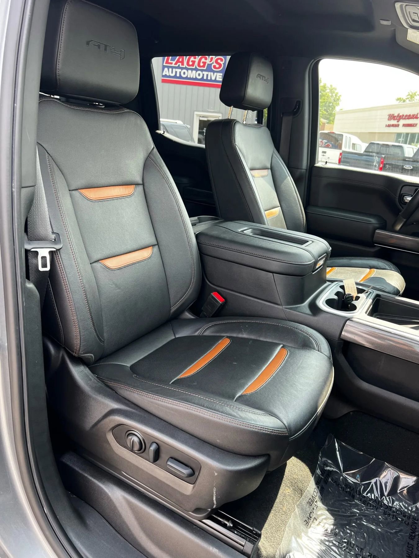 Used 2022 GMC Sierra 1500 AT4 w/ AT4 Premium Package image 11