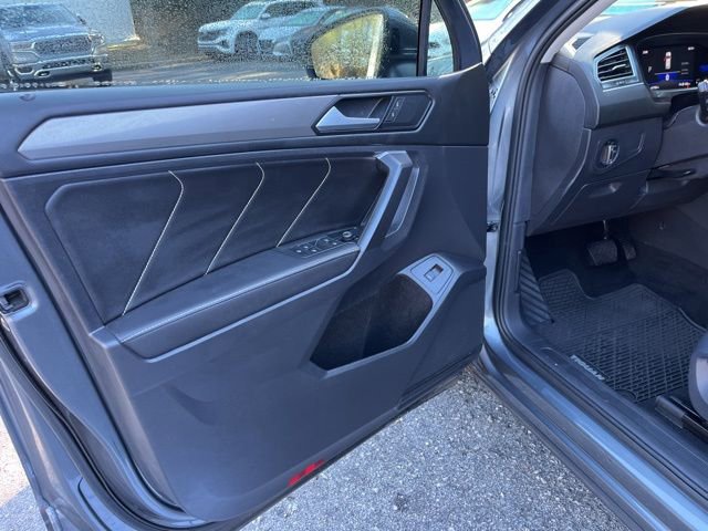Used 2022 Volkswagen Tiguan SE w/ Panoramic Sunroof Package image 5