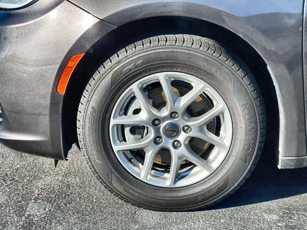 Used 2023 Chrysler Pacifica Touring-L FWD image 32