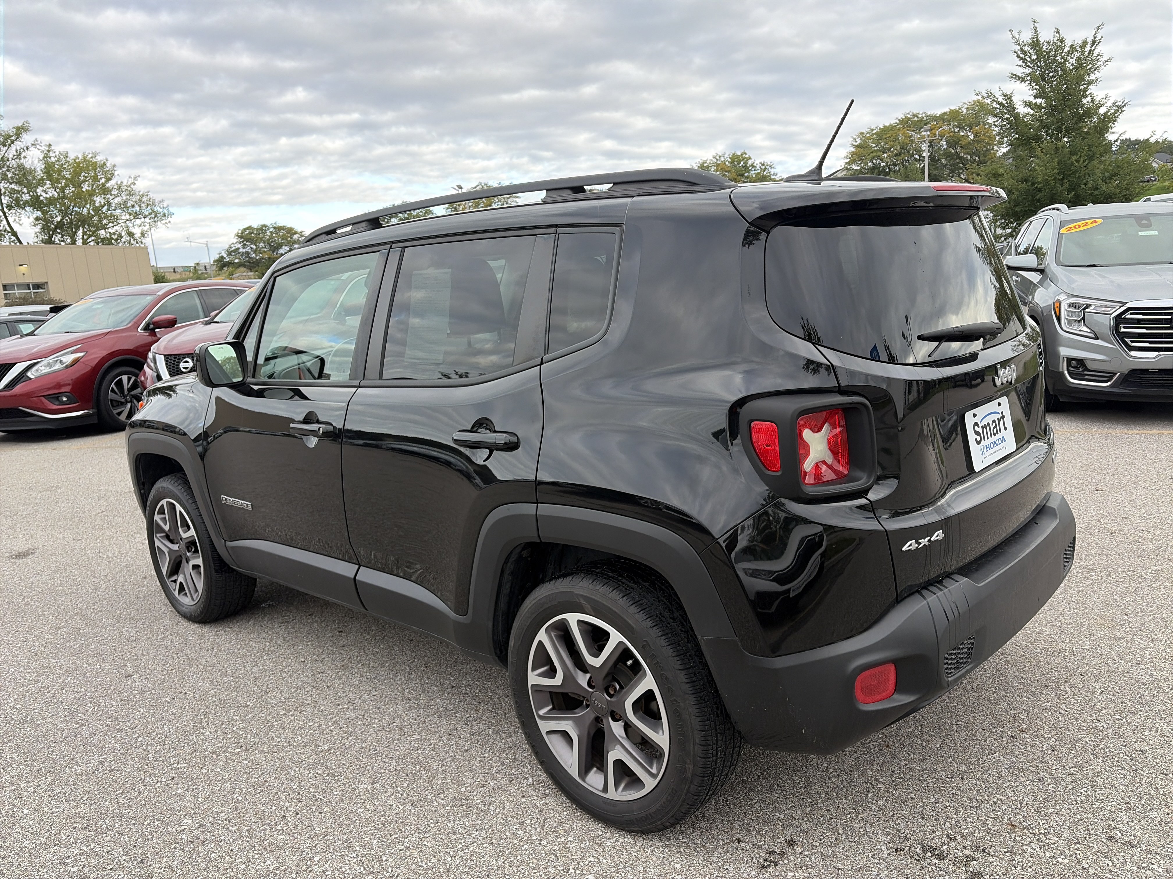 Used 2015 Jeep Renegade Latitude AWD/4WD image 7