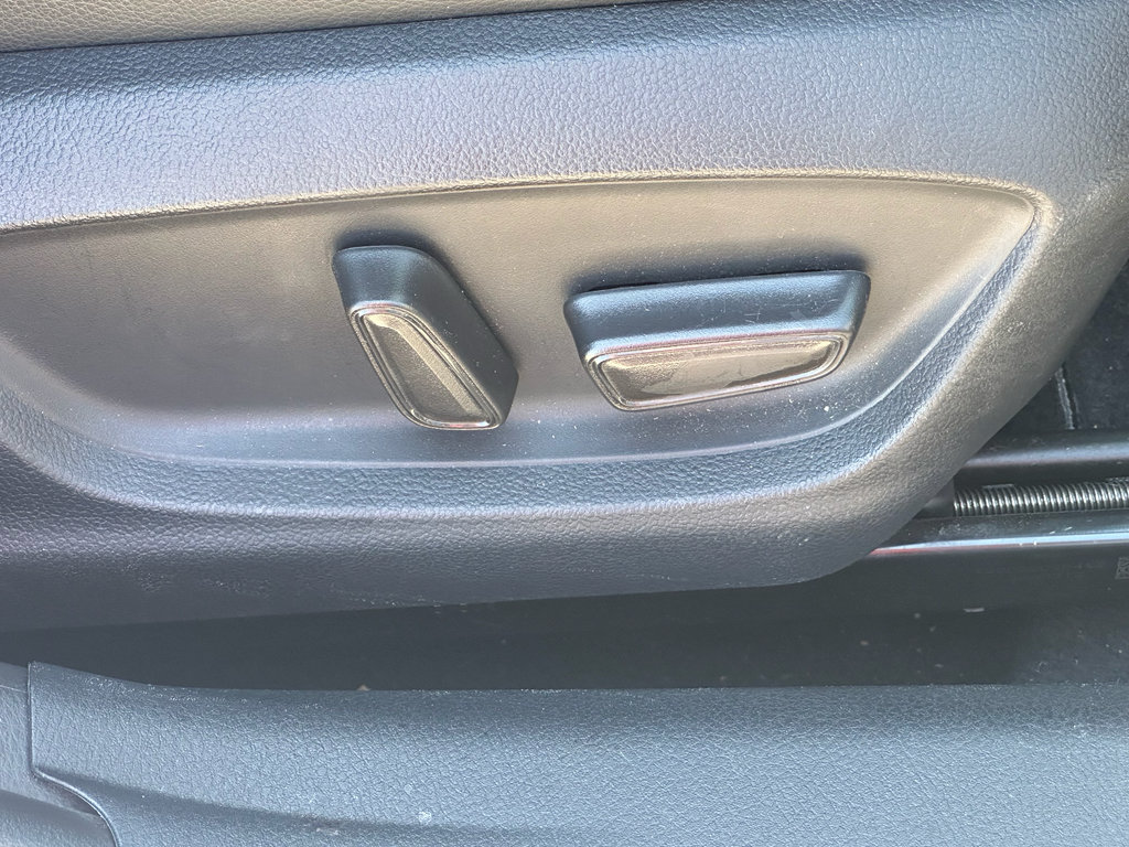 Used 2022 Toyota Camry XSE FWD image 33