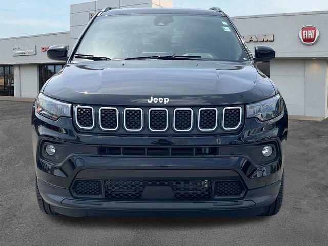 Used 2023 Jeep Compass Latitude image 2